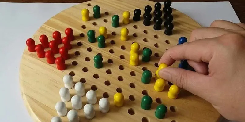 Cần phải nhảy cờ đúng luật qua đầu một quân khác 